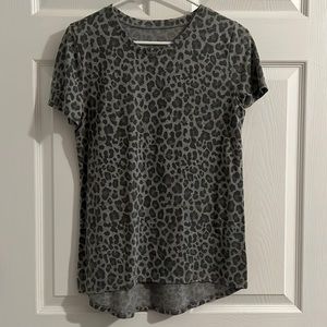 Zoe + Liv Gray Leopard T - size medium